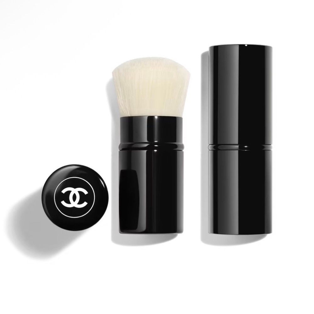 CHANEL Les Beiges Retractable Kabuki Brush Sleek Design New in Box